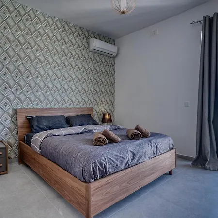 St Julian's Cataleya Luxury דירה